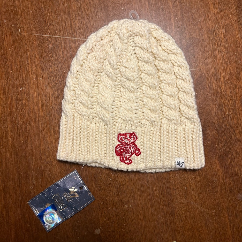 NWT Wisconsin Badgers Cream Knit Hat
